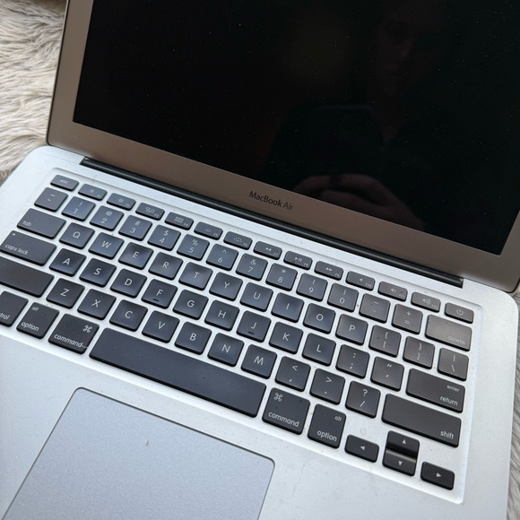 Macbook *Read Description* - Picture 3 of 8